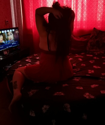 Живу в Москве и готова воплотить все твои фантазии в реальность. Мои услуги охватывают все, что ты можешь захотеть - от нежного эротического массажа до страстных игр в постели. У меня найдется множество способов доставить тебе истинное удовольствие. Уверена, что ты останешься доволен и захочешь вернуться ко мне снова и снова. Посмотри мои фотографии и отзывы, чтобы увидеть, насколько я завораживающая и сексуальная. Сделай шаг в мою особенную оазис страсти и наслаждения. 🌹🔥💋 9877, 38 лет